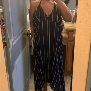 Super cute backless w tie dress